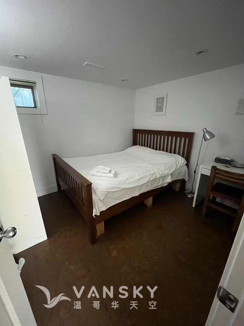 260819001930_302A room 2.jpg